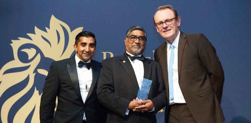 Kamlesh Rajput receiving the British Accountancy Award 2019 at the Park Lane Grosvenor